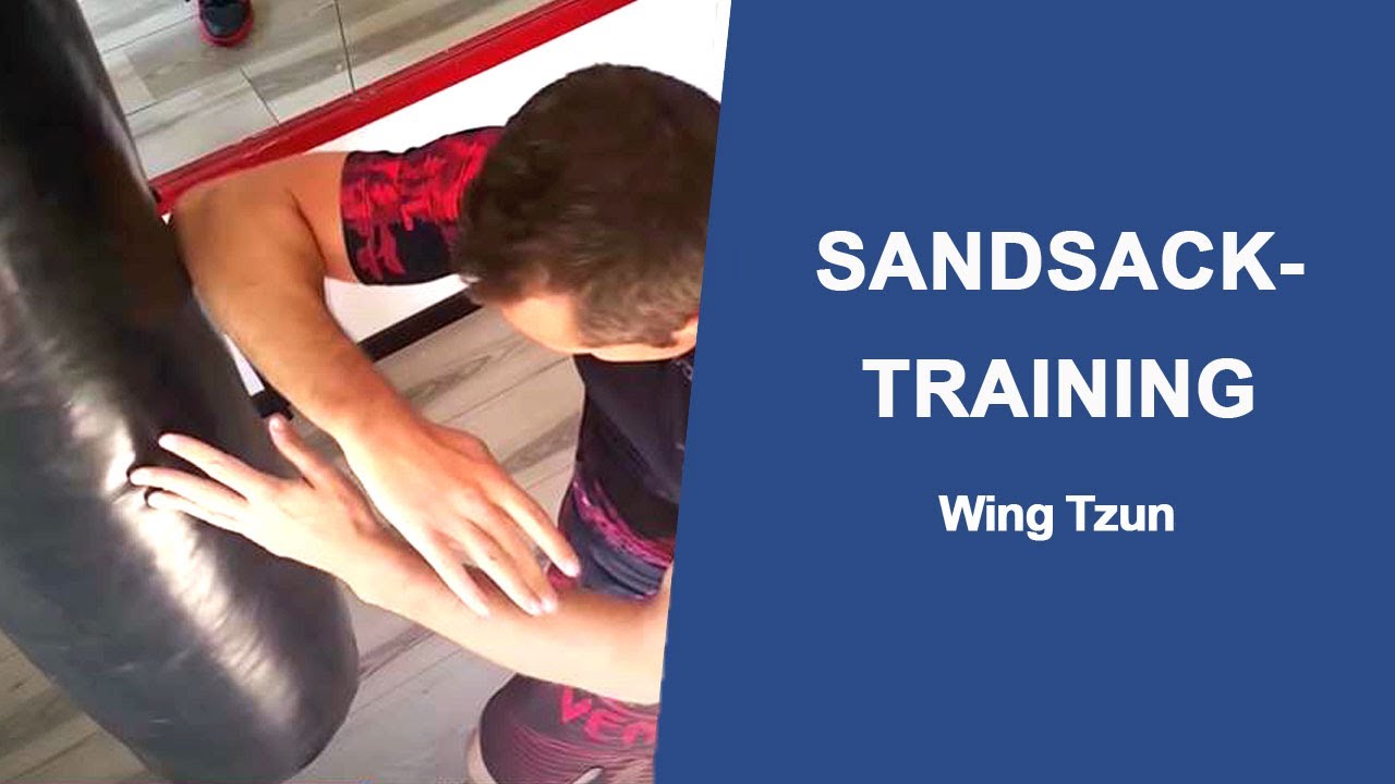 Wing Tzun Ellenbogenstoß und Sandsack-Training für Selbstverteidigung