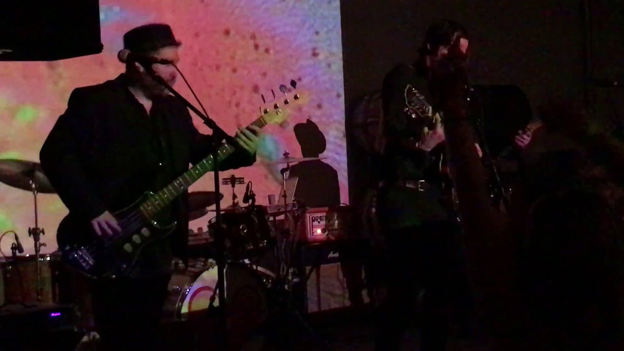 Low Hums - Free Fallin