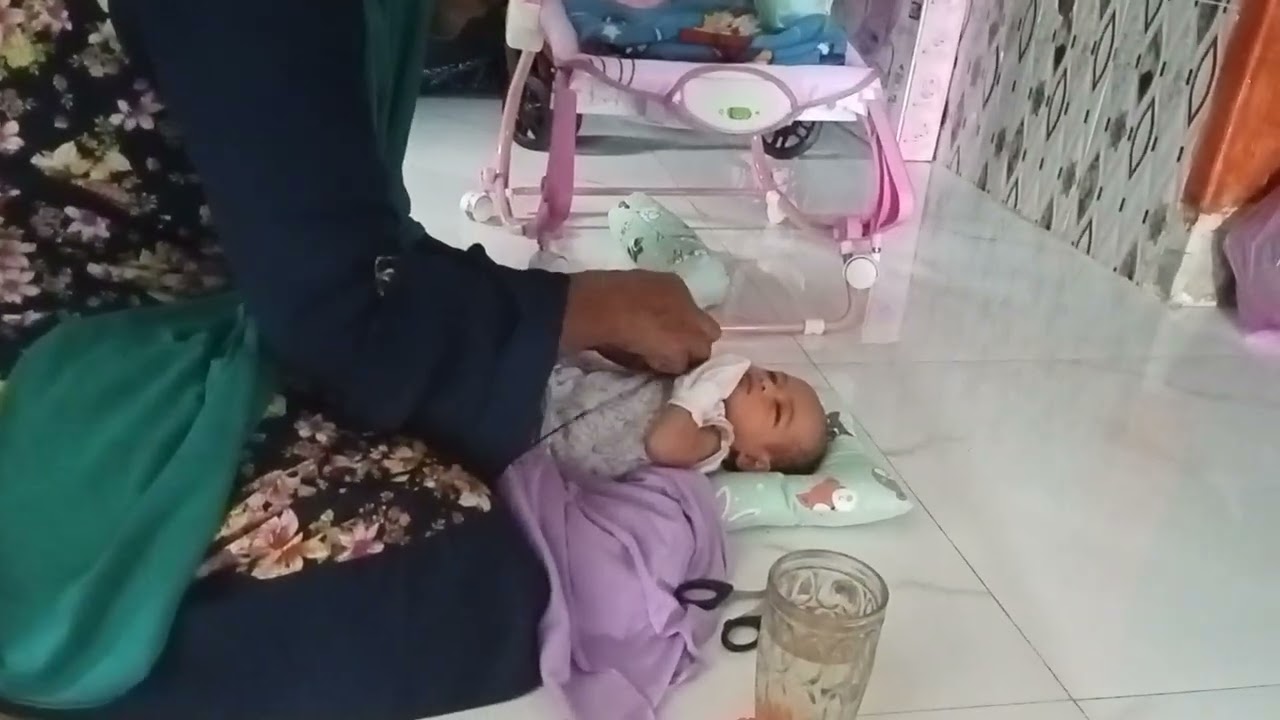 Kasih gelang buat Siti Ima UMAEROH