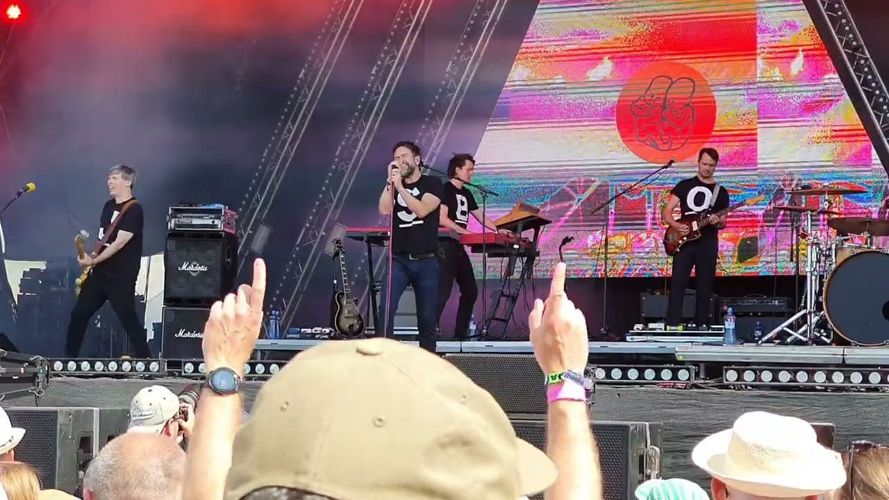 Tata Bojs -  Holka z plakátu Live at POHODA 2023