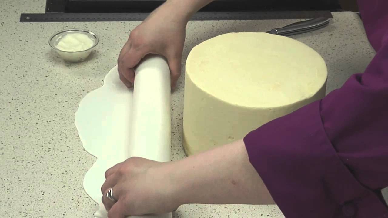 How to Cover a Cake in Fondant
