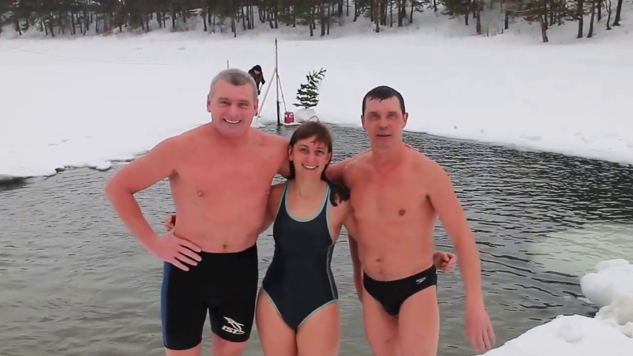 Незамерзающая прорубь 1 01 2017  Поздравление из проруби