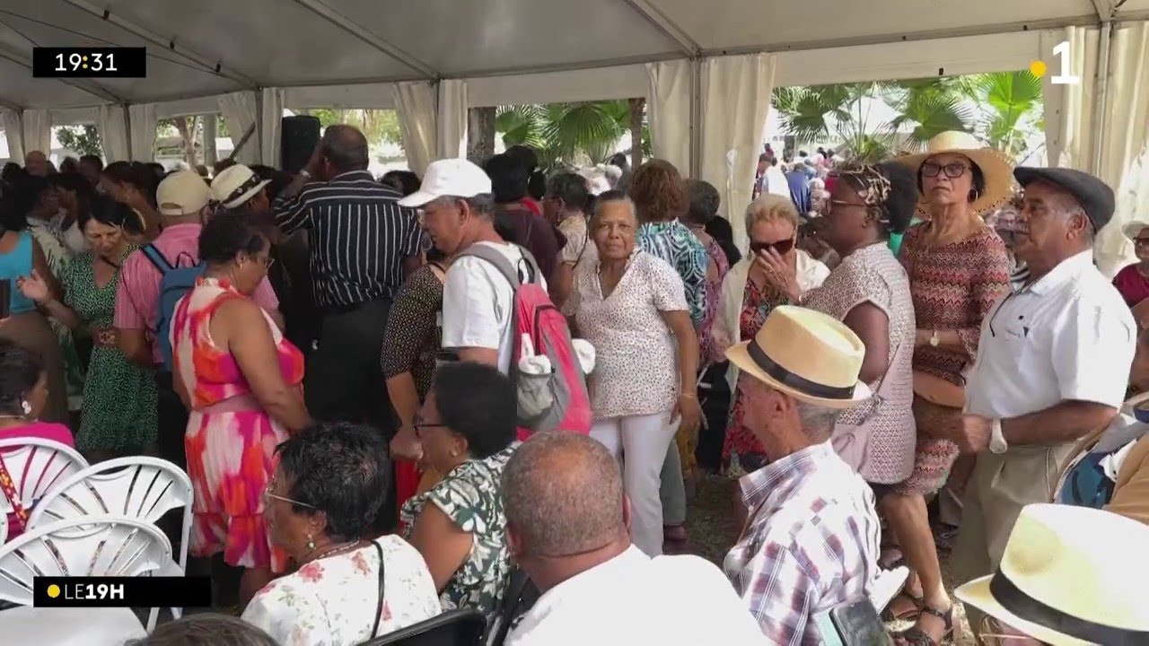 Des milliers de seniors avaient rendez-vous pour un bal géant au Jardin de l'Etat.