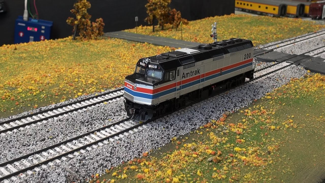 Review: Rapido's HO Scale F40PH in Amtrak Scheme w/ ESU LokSound
