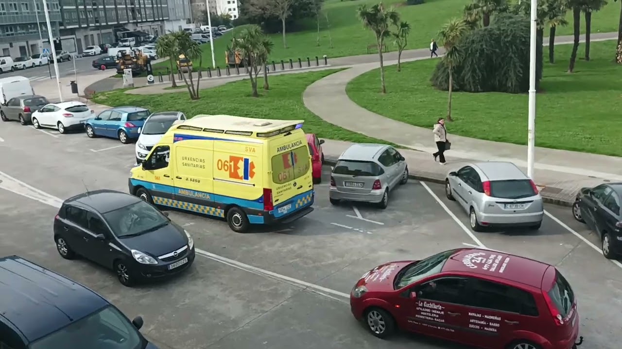 Ambulancia SVAE 061 Galicia | AE-760 acudiendo a un aviso urgente.