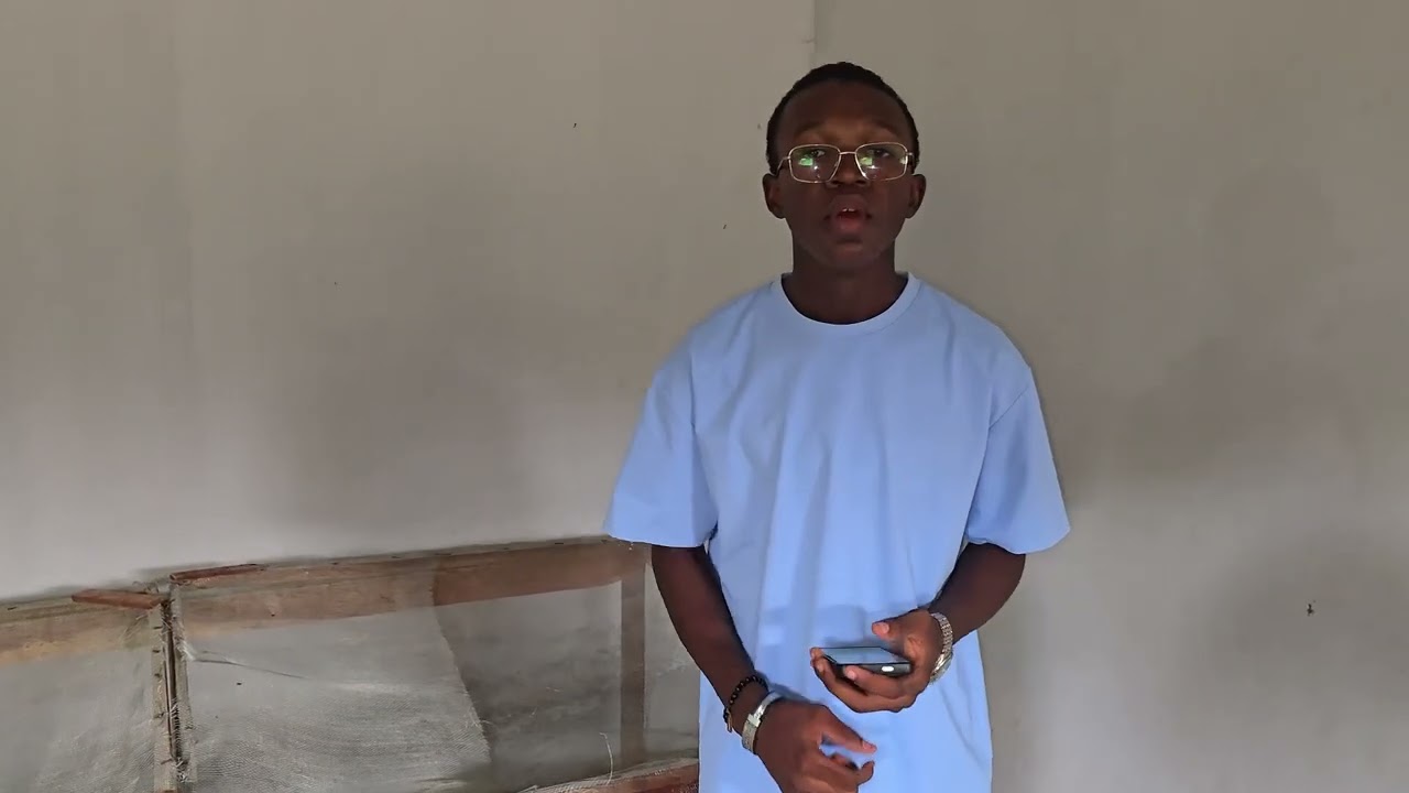 🧐 MÂLE OU FEMELLE ? L'art du sexage à l'Institut Agricole de Douala ! 🥚
