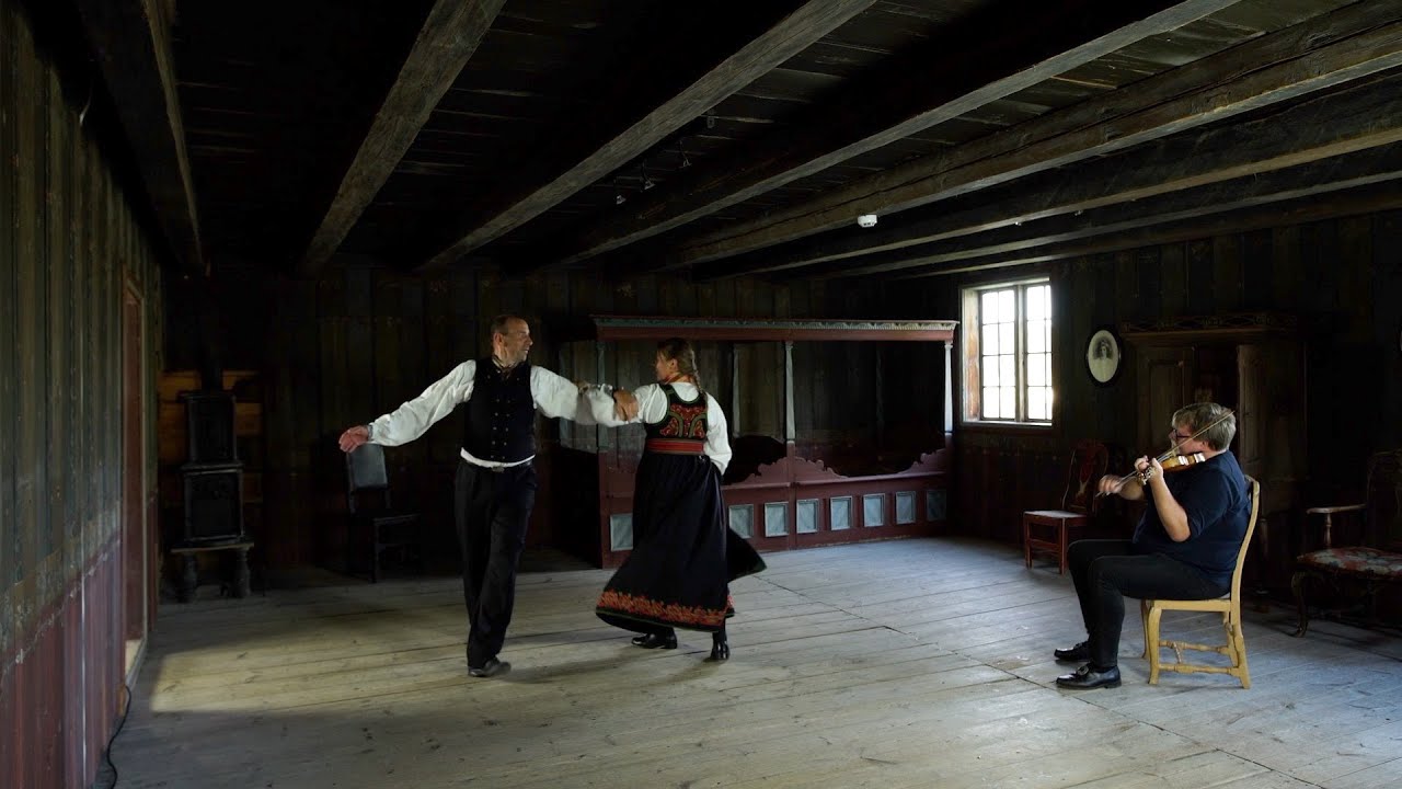 Sigbjørn Rua og Hege Johnrud danser Telespringar