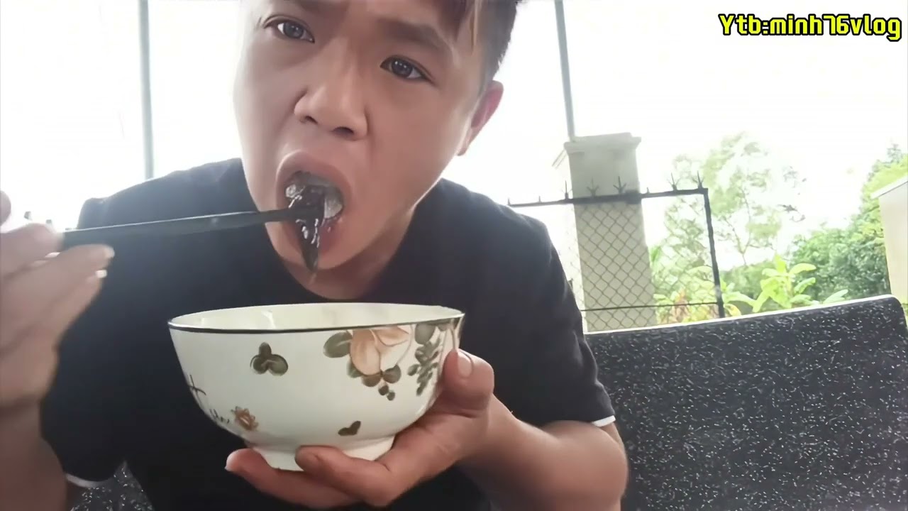 Miền  trung mùa  mưa  bão.cơm cà .mắm  mực .en vội đi núp bão nửa 