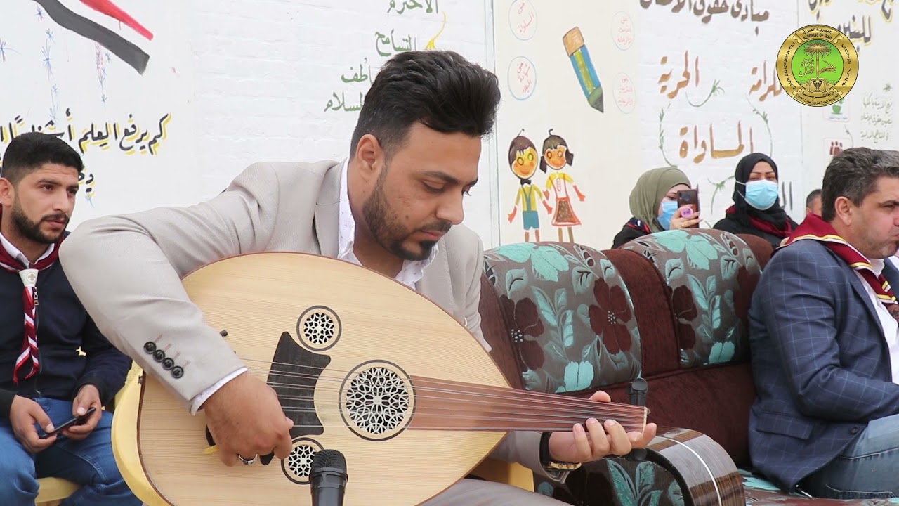 عزف النشيد الوطني العراقي عود  الفنان مصطفى المدلل من حفل النشاط الكشفي قسم تربية سامراء