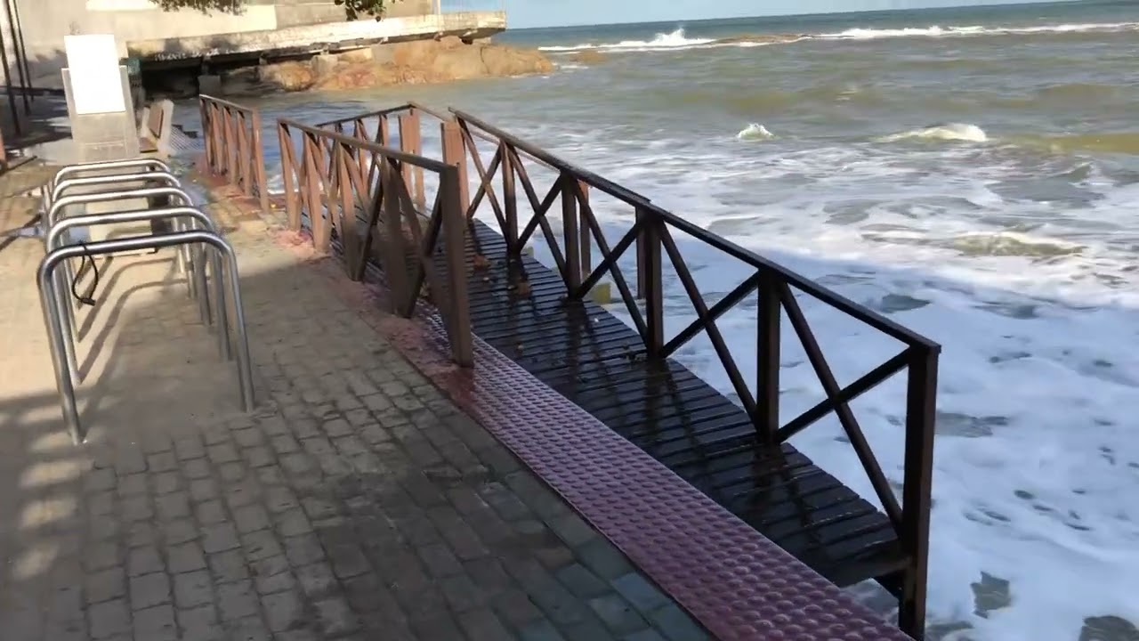 Ressaca Praia da Areia Preta em Marataízes 1