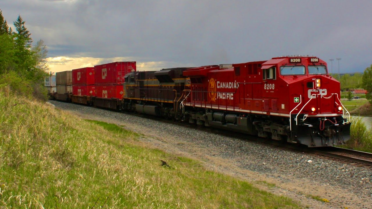 BRAND NEW AC4400CWM and Heritage Unit!!! CP 8208, CP 7019, CP 8848, & CP 8870 lead CP 112 @ Calgary