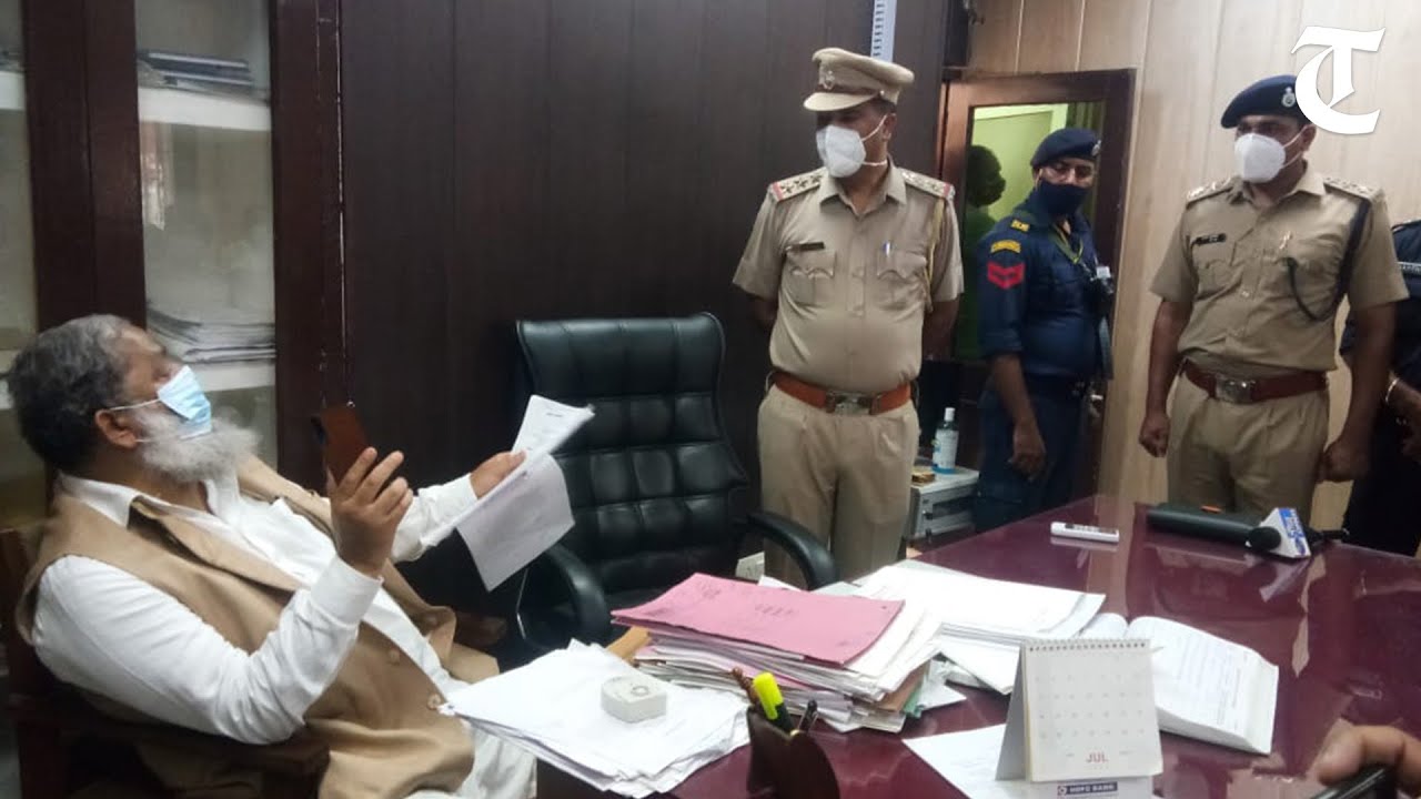 Haryana Home Minister, Anil Vij conducts a surprise check at police station in Sector-5 in Panchkula