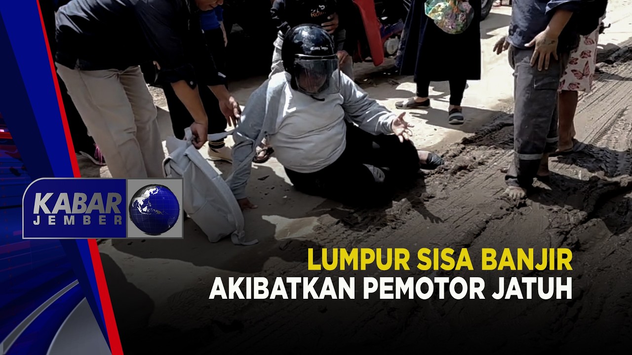 Lumpur Sisa Banjir Akibatkan Pemotor Jatuh | KABAR JEMBER