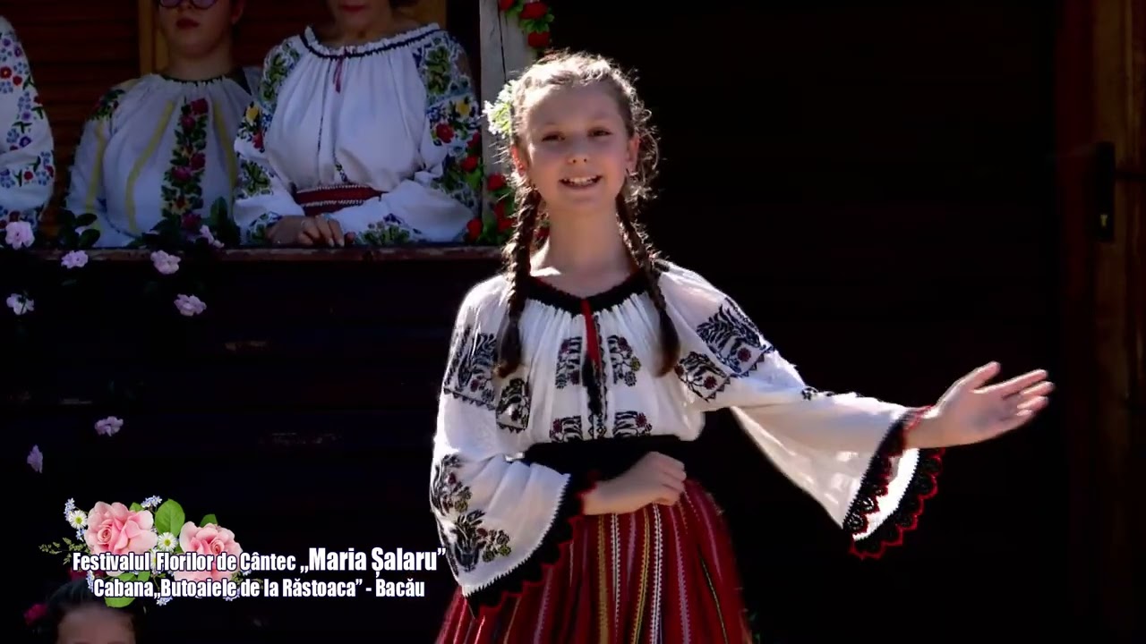 Maria Avadanei-Lautar cu scripca veche