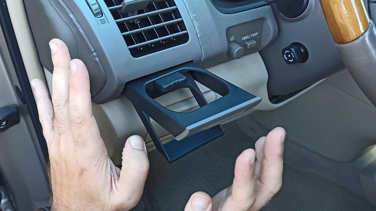 Ремонт водительского подстаканника 2007 Lexus RX 350