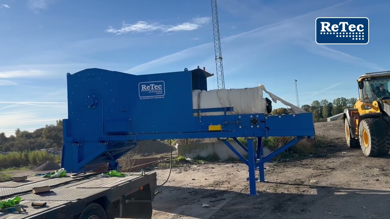 Demo with ReTec bale opener opening RDF bales