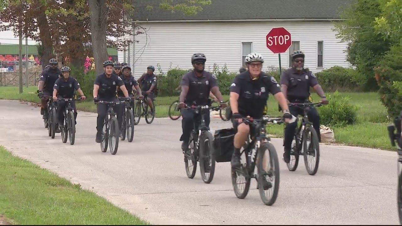 Detroit police adding 300 officers to streets for end of summer