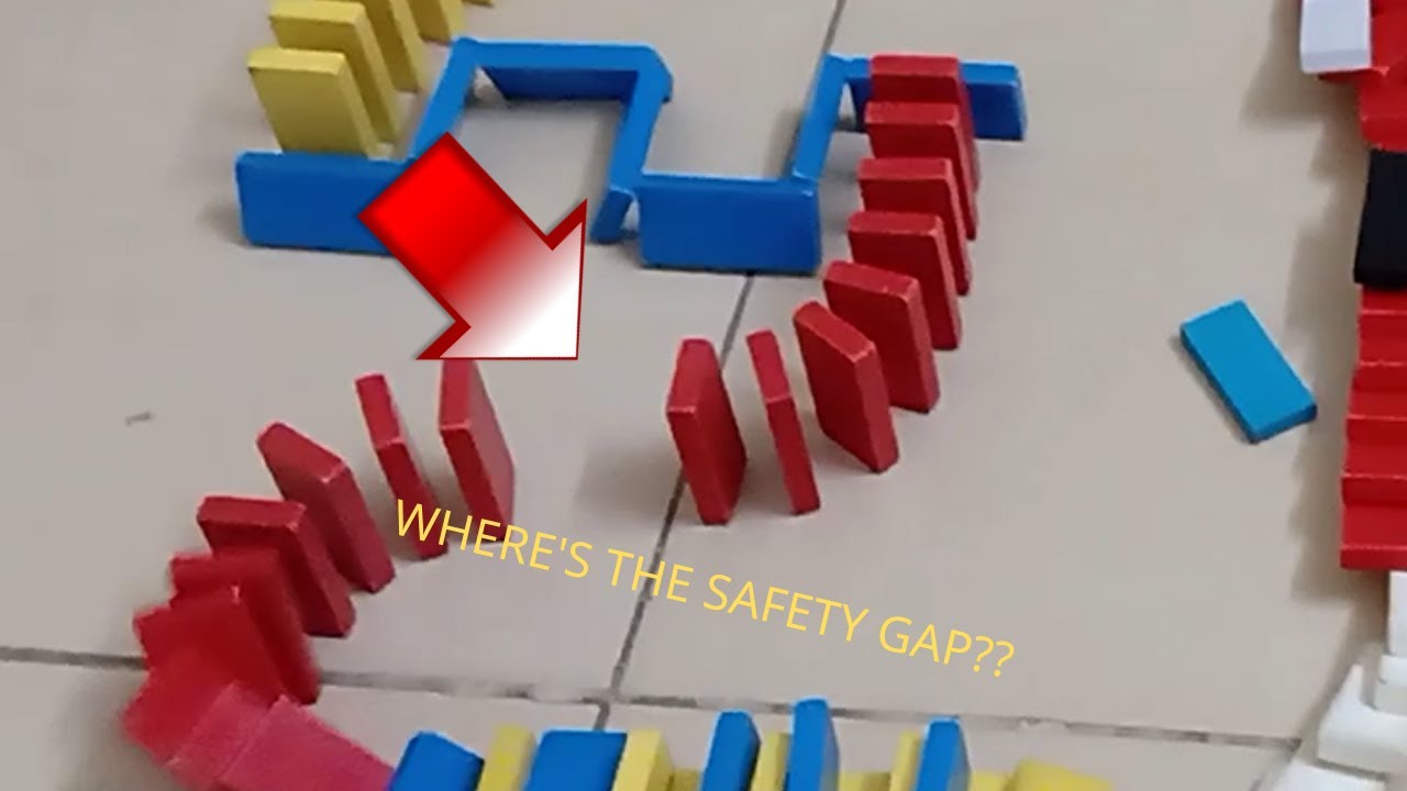 FUNNY & FAILS MOMENT IN DOMINO