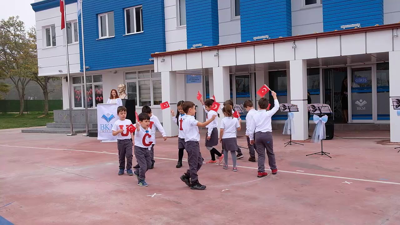 BKM Okulları 29 Ekim Cumhuriyet Bayramı Kutlaması 1. sınıf gösterisi