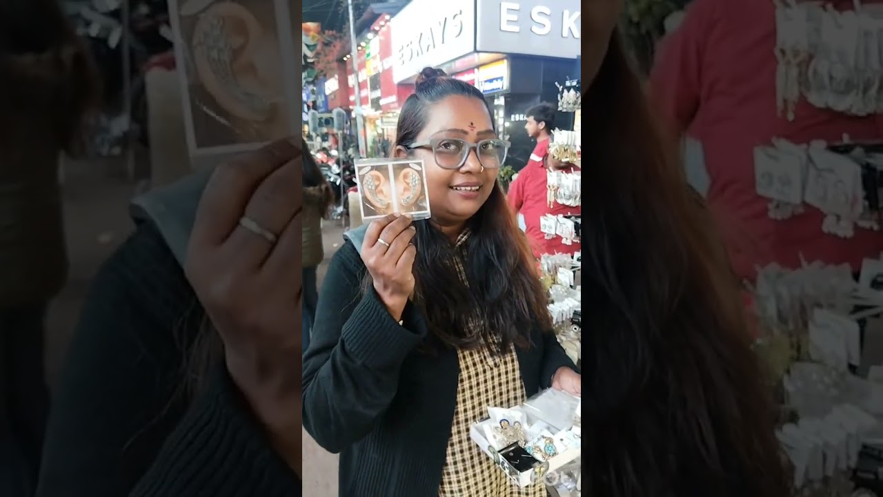 ধর্মতলায় উপস্থিত এখন 