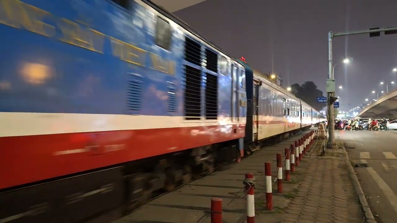 HNR 92: 💙 D19E-924 💙 kéo tàu khách CLC SE19 kép D19E-925 thông qua chắn Trường Chinh