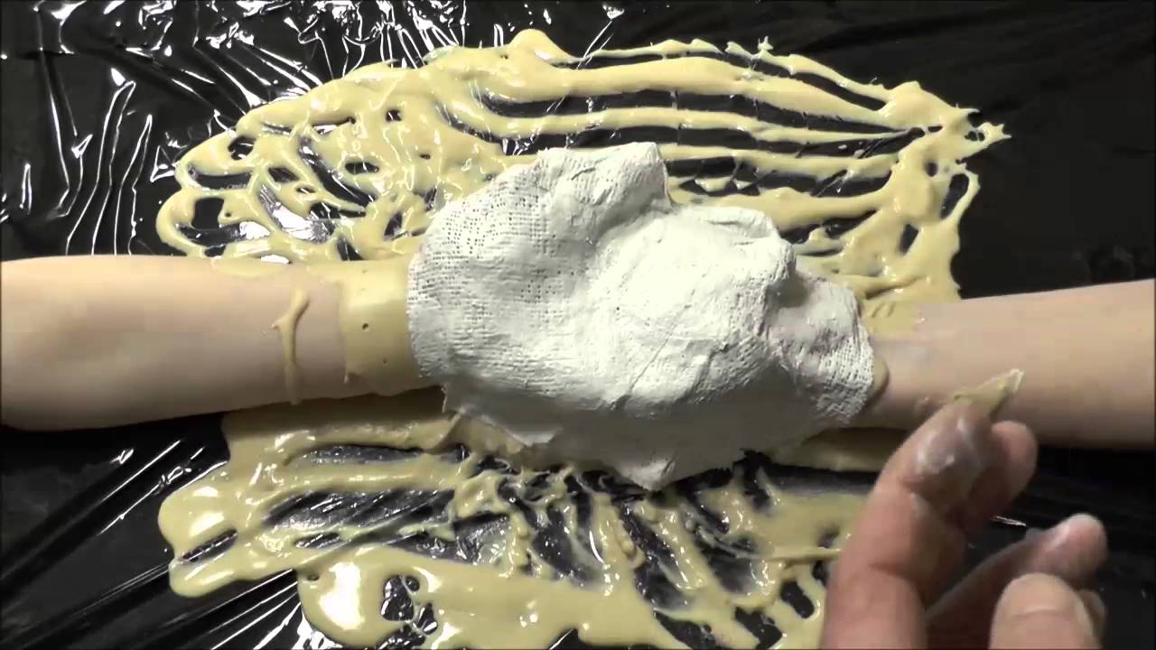 hand gips abdruck mutter kind