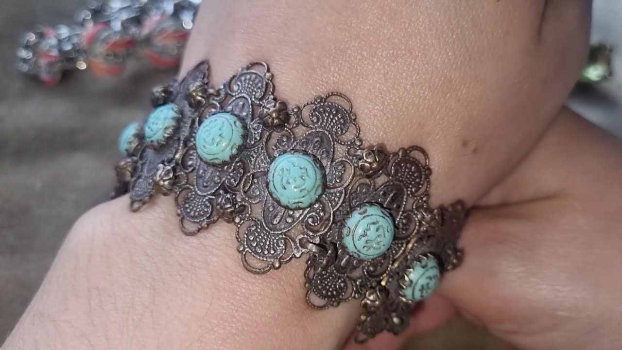 56. Hidden treasures in new auction lot of vintage jewellery. Part 1