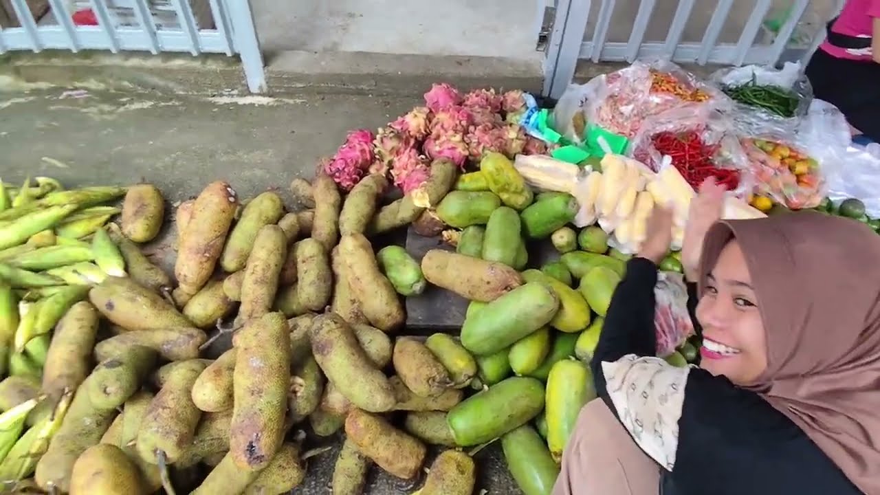 Pasar Tradisional Desa Lemo, Kalteng. Bertemu Kapal Dagang Nagara Dari Kalimantan Selatan.