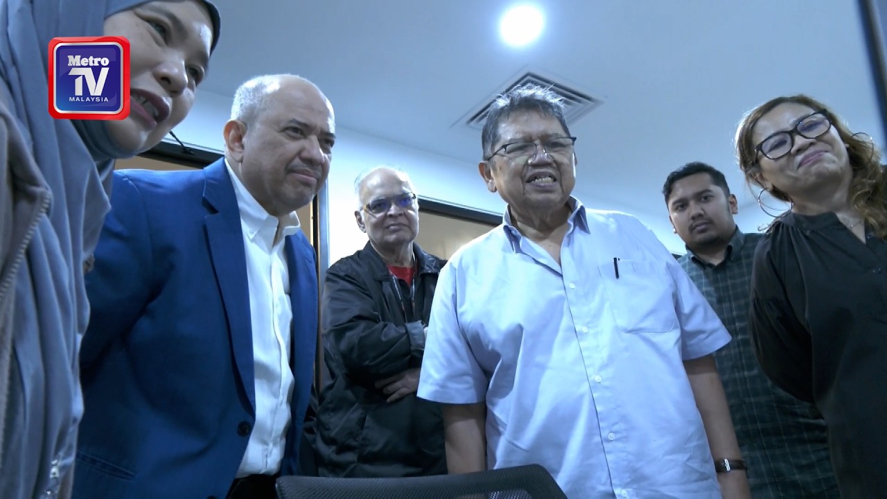 Berus, dakwat tetap jadi pilihan Datuk Lat hasilkan karya seni
