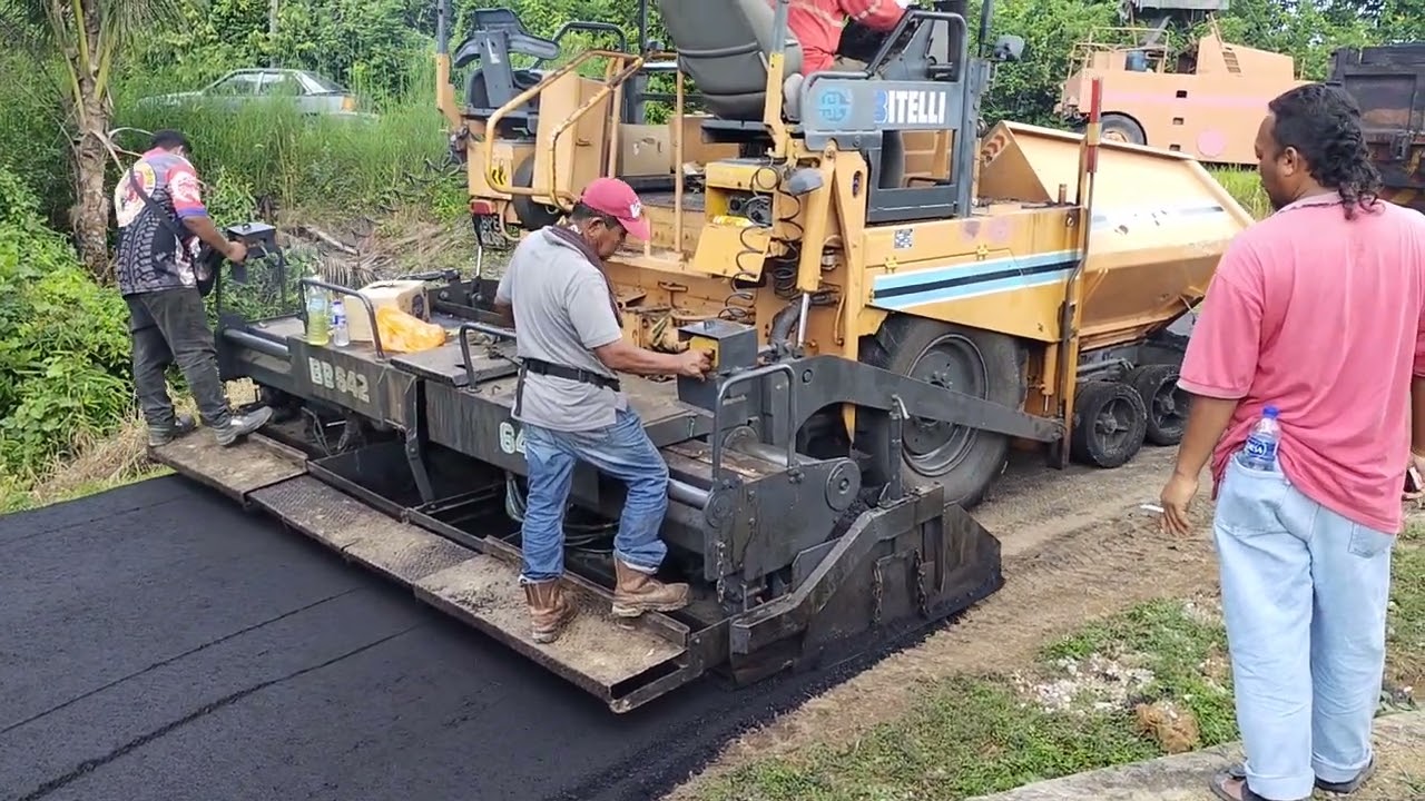 7/7/2022 Bitelli BB642 Asphalt Paver Road Constructions.
