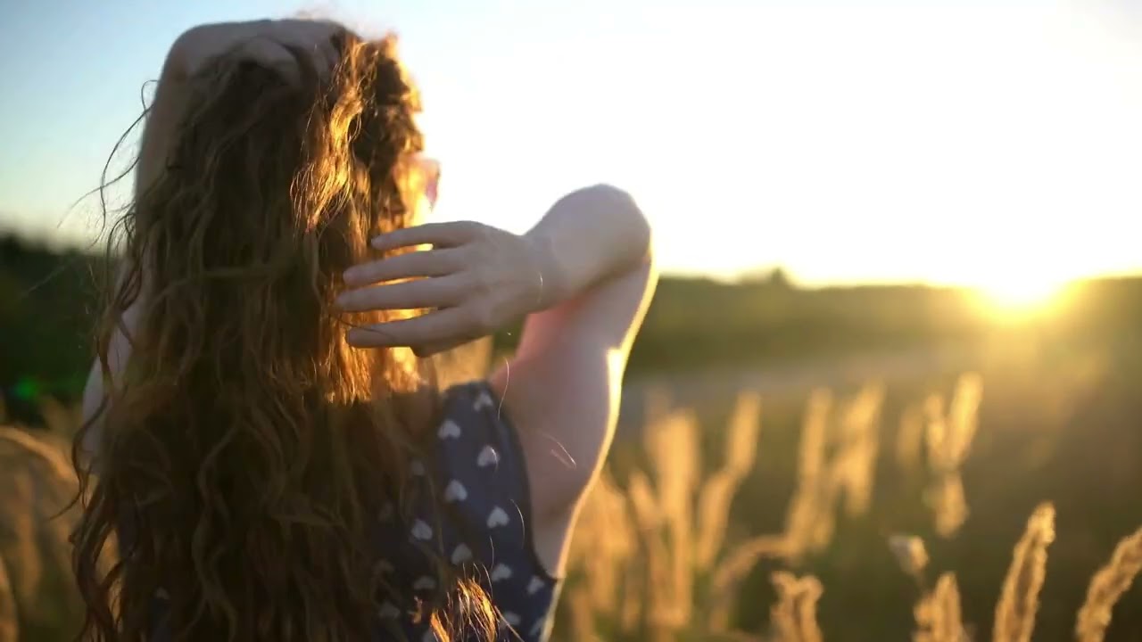 Rasos lašas – tai jausminga metalo roko baladė pasakoja apie meilę atsispindinčią rasos laše...