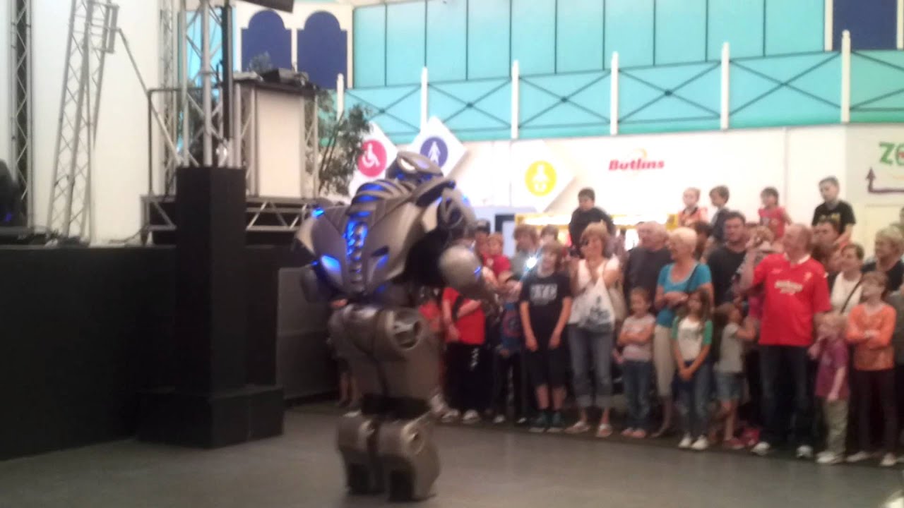 Titan the robot at butlins