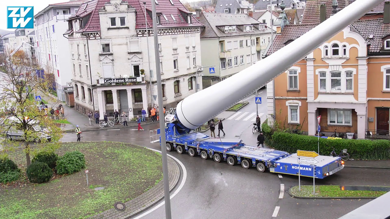 Rotorblatt für den Windpark Goldboden wird angeliefert: Transport durch die Stadt