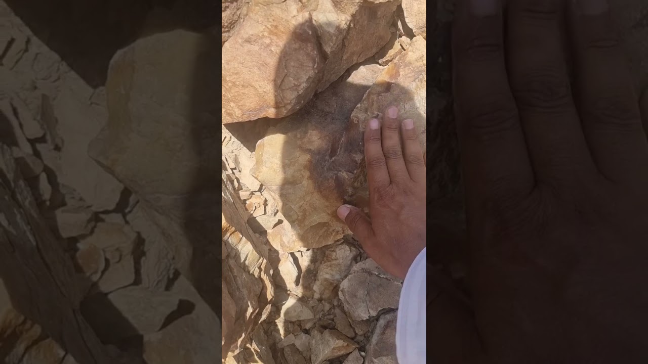 عروق المرو بالون مختلفه في الجبال سبحان الله وبحمده