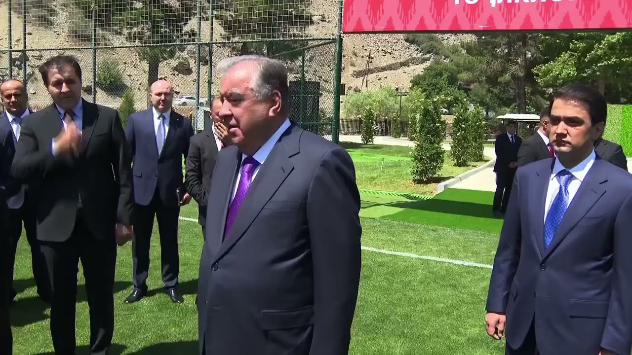 Президент ба футболбозони тоҷик чӣ гуфт?