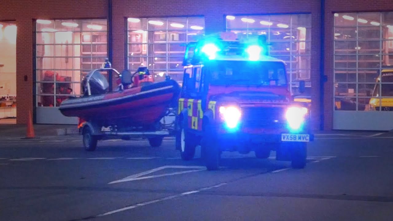 Classic Met Siren! - Land Rover Defender Fireboat Turnout from Glos South