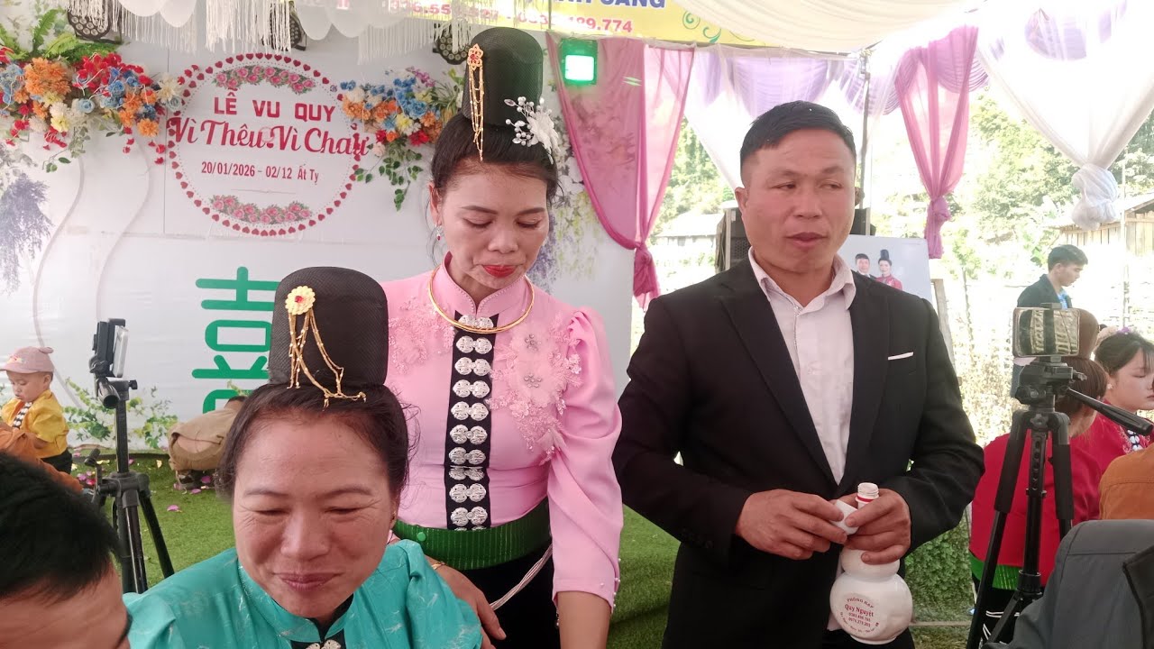 Chị Hao Hồng Em điêu Hát đám cưới Em thêu Em chaư chúc hai Em Hạnh Phúc chăm năm nhé 