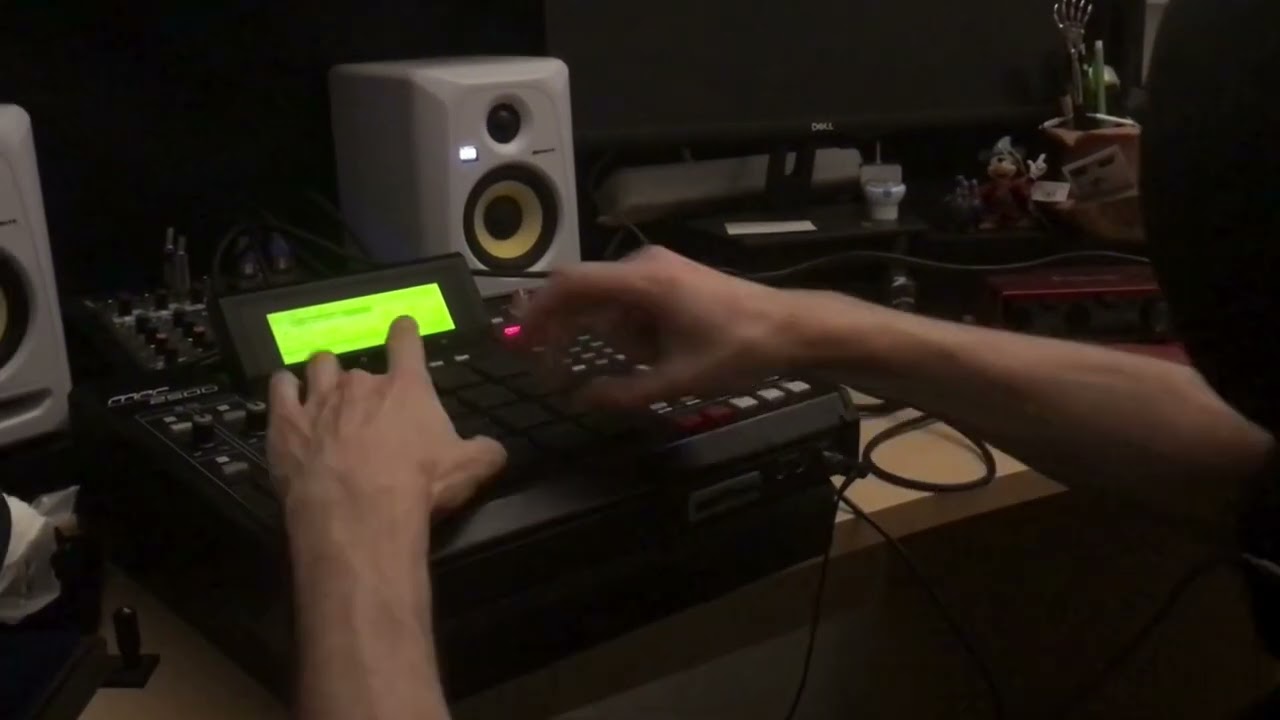 Finger drumming live 🎹 Quick type beat!