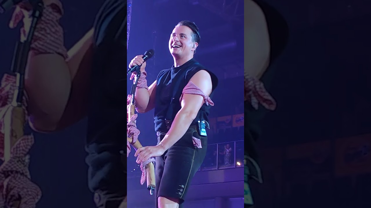 Andreas Gabalier lässt sich feiern und auf die Bühne fallen 🥰 26.05.2023 in Nürnberg