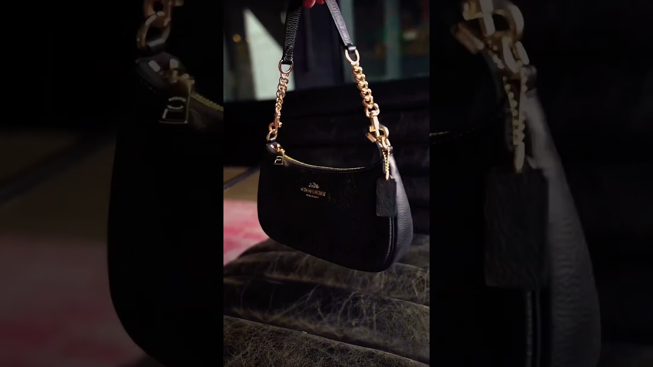 Obsessed ✨ The Teri Shoulder Bag is perfect for fall 🍁 #CoachOutlet #AutumnFashion