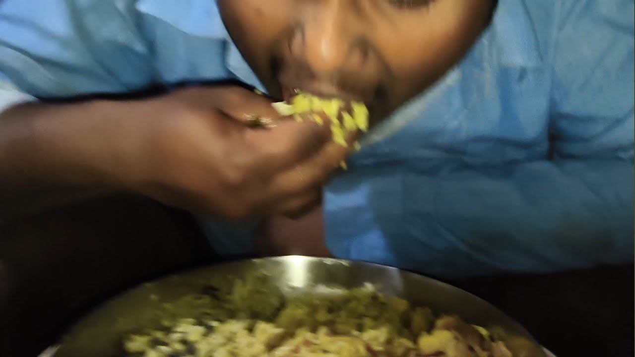 সোয়াবিনের তরকারি পালংশাক তরকারি একটা প্লেটে‌ 🤤