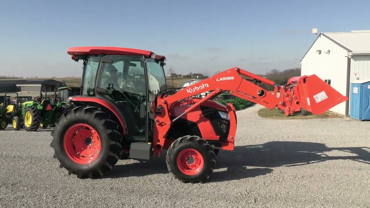 Трактор Kubota MX5400 2021 года с кабиной и погрузчиком! В отличном состоянии! Продается компание...