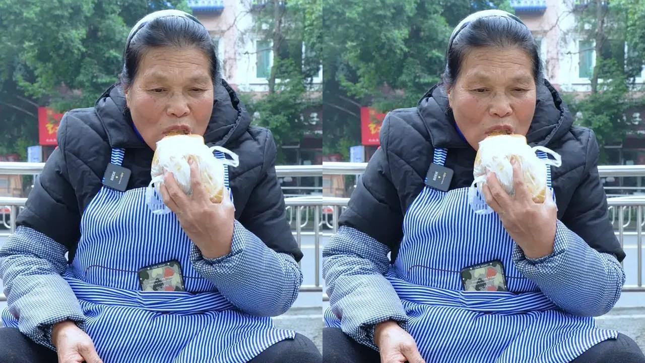 丈母娘现办5种新鲜蔬菜摆摊，中午饭都顾不上吃，看看卖了多少钱#丈母娘 #新农人计划2025  #摆摊 #蔬菜