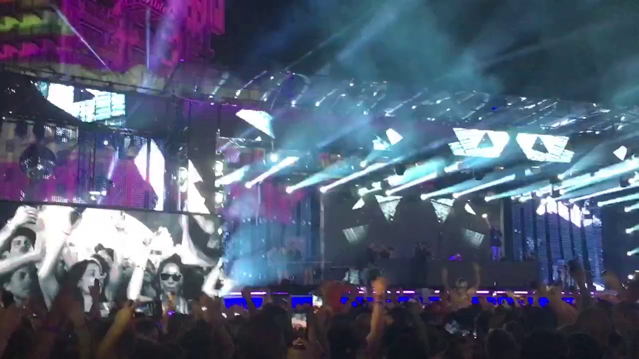 Dimitri Vegas & Like Mike (Intro Set) @ Electroland 2018 - Disneyland Paris