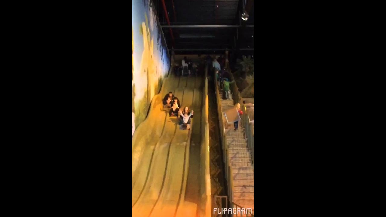 Van de glijbaan in plopsa indoor (hasselt)