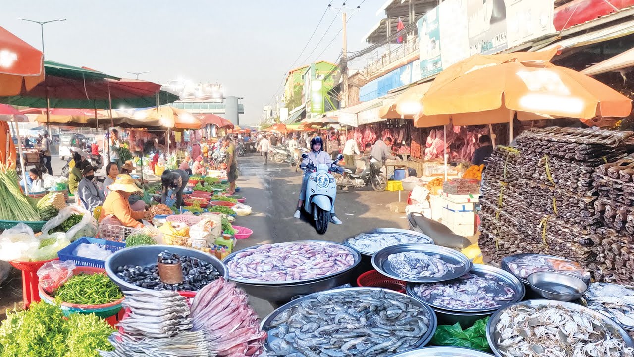 The Massive Street Food and Markets on The Western Outskirts of Phnom Penh and Crowded 