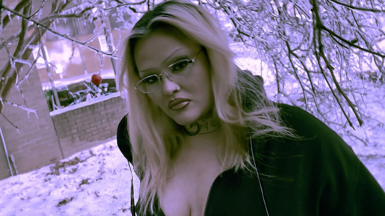 Eva Noxious - Snow White / Itch 4 Bills (Official Video)