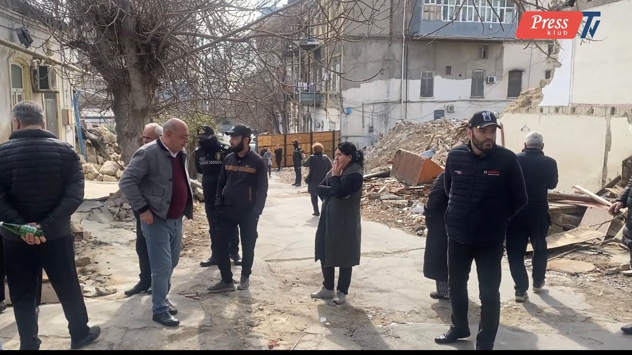 Kubinka sakinləri evlərinin sökülməsinə etiraz ediblər.
