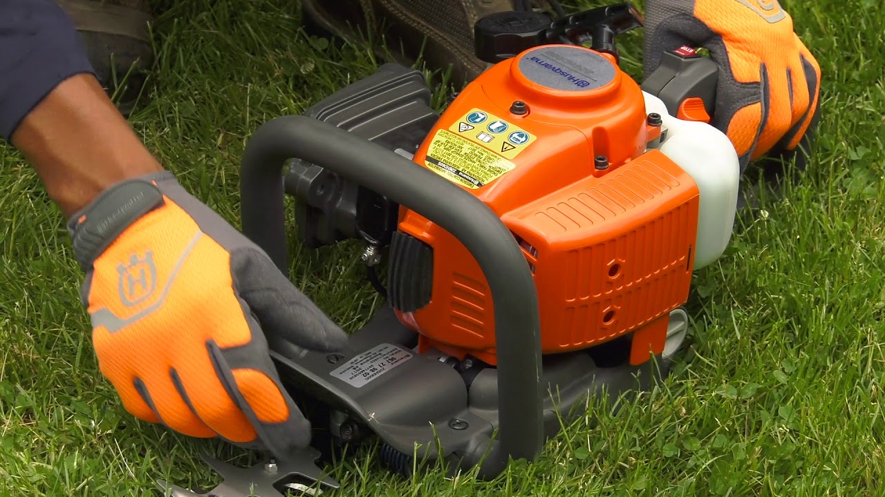 Cómo arrancar y operar una podadora de Husqvarna