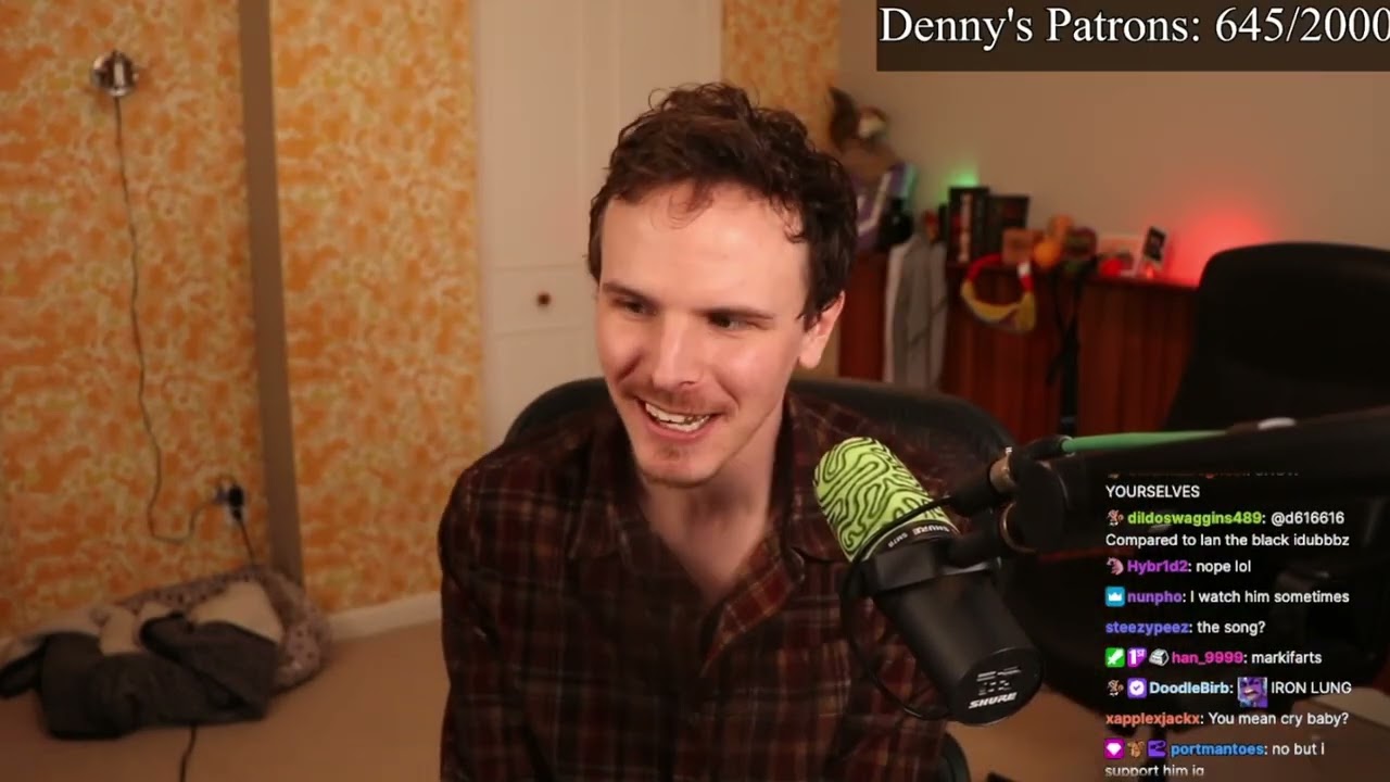 Иэн Джомха (iDubbbz) исследует сообщество Twitch и не понимает Маркиплиера.